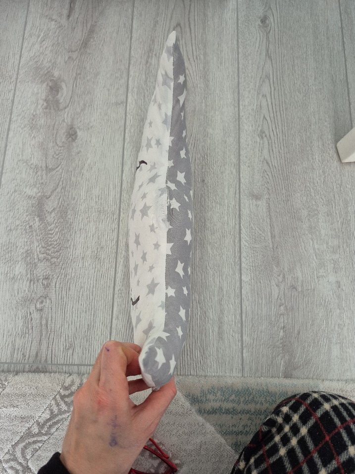 Gri Nakışlı Ay Şeklinde Uyku Yastığı - Görsel 3