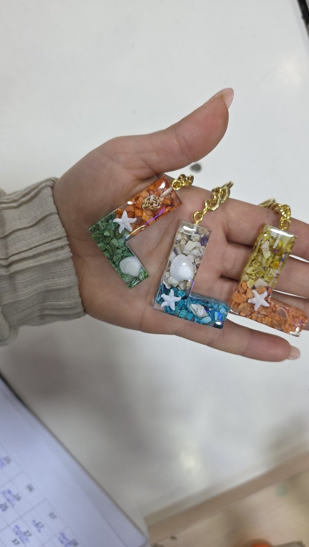 Renkli Zincir Detaylı Epoksi Anahtarlık - Görsel 2