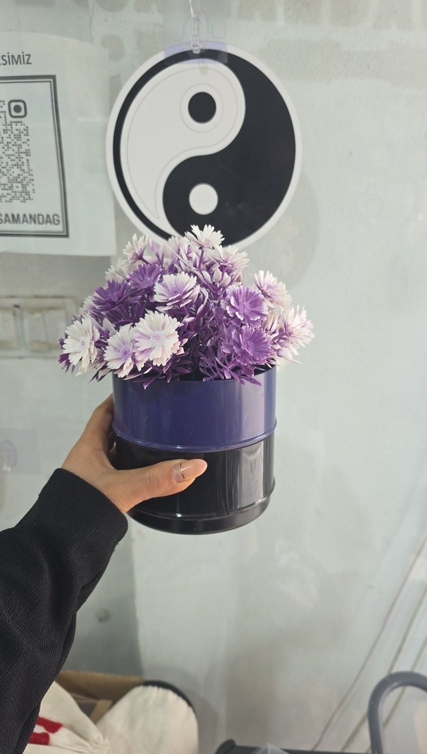 Mor ve Beyaz Yapay Çiçekli Saksı - Görsel 3