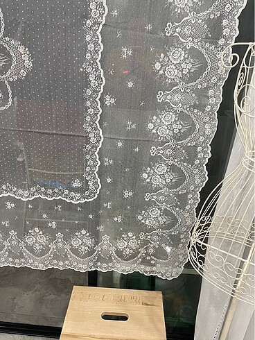 English Home Tül dantel masa örtüsü