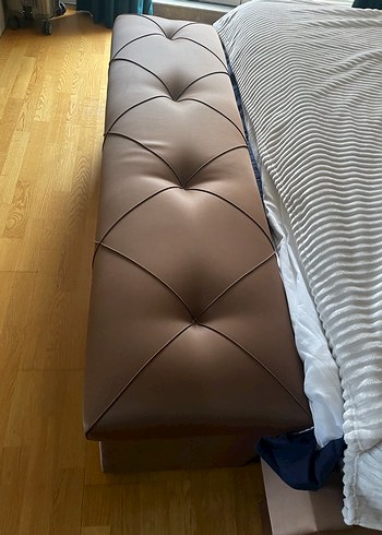 Beden Yatsan başlıklı baz 180x200 puf