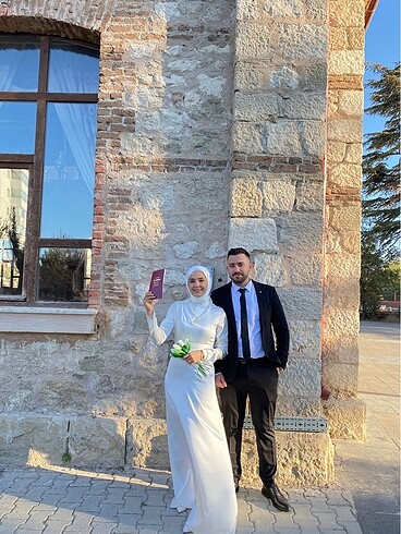 Beyaz saten nıkah elbısesı