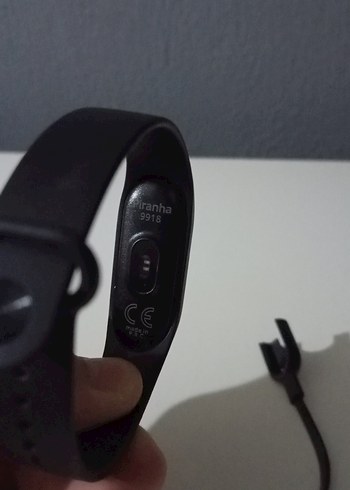 Siyah Akıllı Bileklik ve Şarj Kablosu - Görsel 3