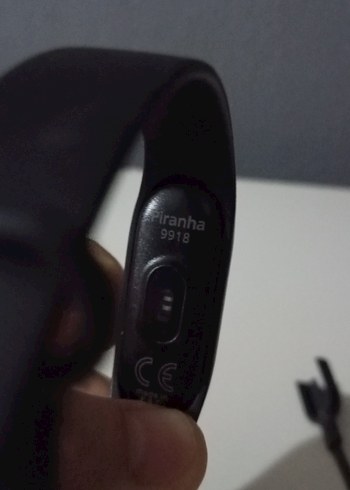 Siyah Akıllı Bileklik ve Şarj Kablosu - Görsel 2