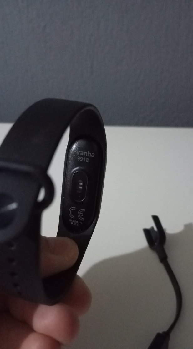 Siyah Akıllı Bileklik ve Şarj Kablosu - Görsel 3