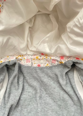 Mango Orijinal Çiçek Desenli Kapüşonlu Kız Mont - Görsel 9