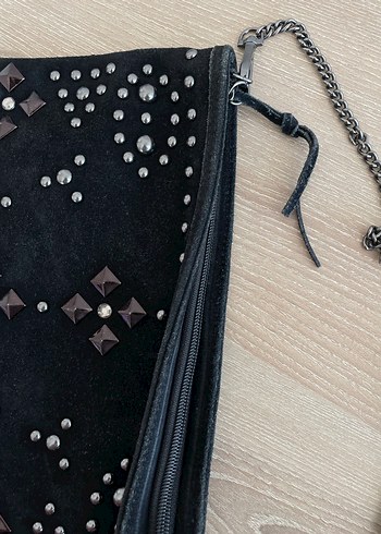 Mango Zincir Detaylı Siyah Süet Çanta - Görsel 6