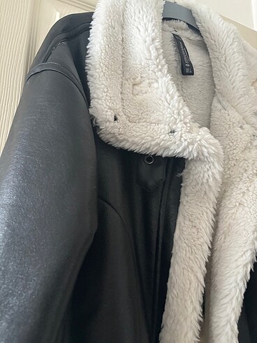 Stradivarius Kürklü mont