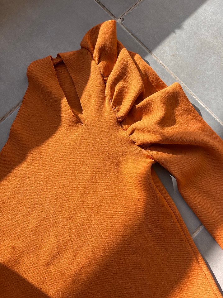 Turuncu Renk Drapeli Yüksek Yakalı Kadın Triko - Görsel 2