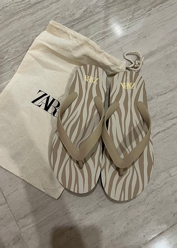 Bej Zebra Desenli Kadın Dolgu Topuk Terlik