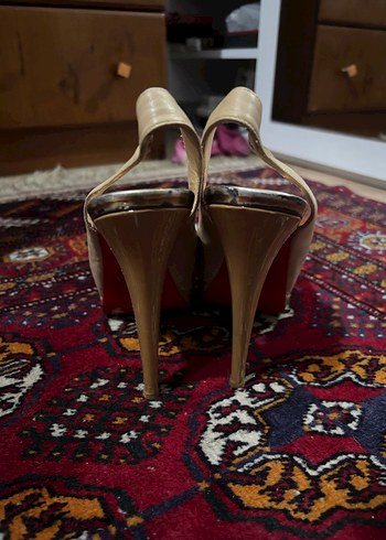 Christian Louboutin topuklu ayakkabı - Görsel 6