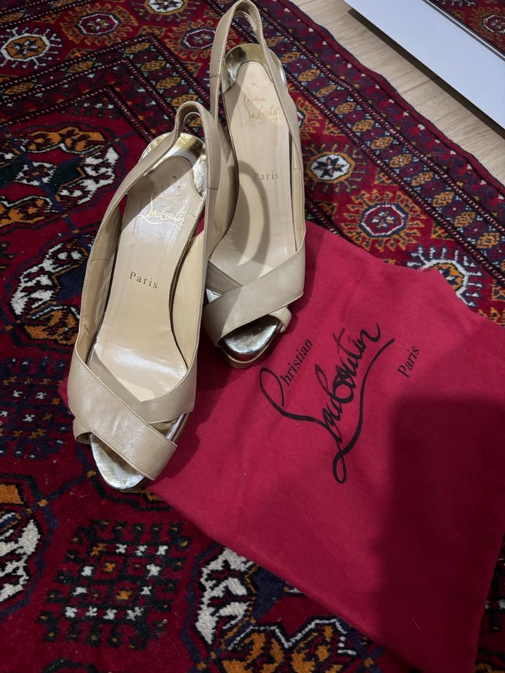 Christian Louboutin topuklu ayakkabı - Görsel 4