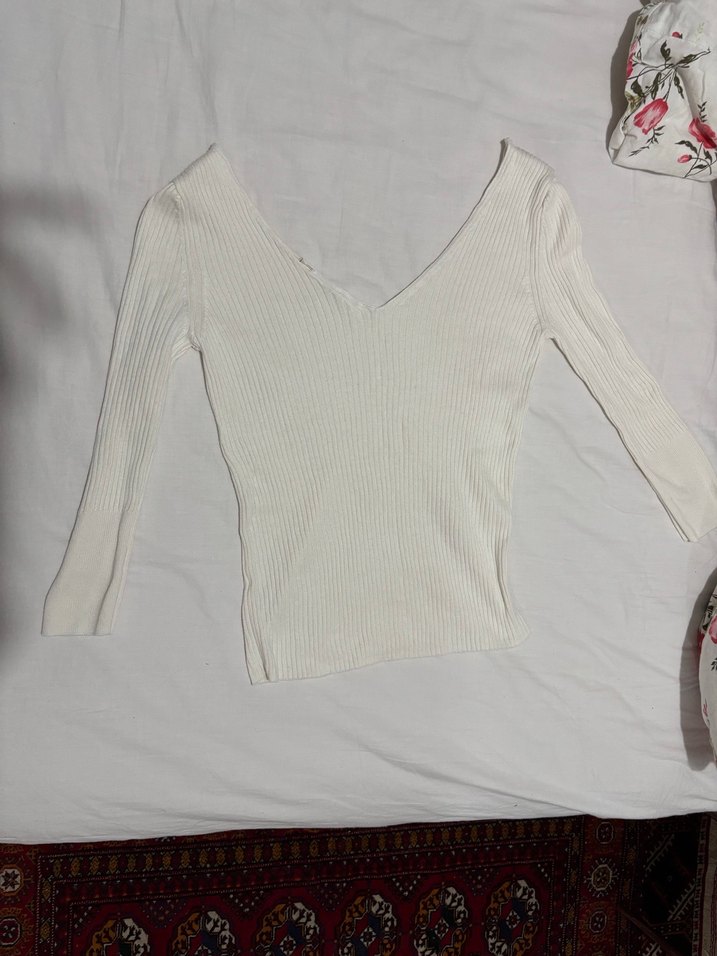 Beyaz V Yaka Triko Kadın Kazak - Görsel 3