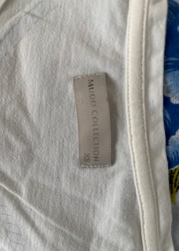 Beyaz V Yakalı Pamuklu Tişörtü - Görsel 2