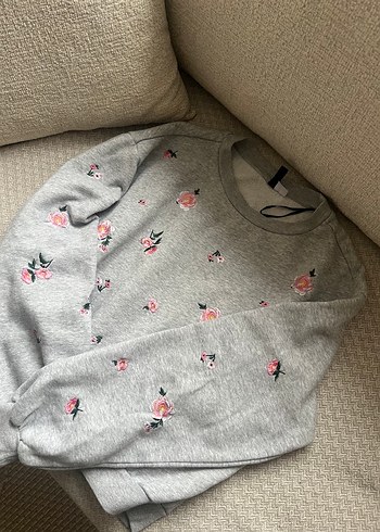 H&M Nakışlı Gri Kadın Sweatshirt - Görsel 3