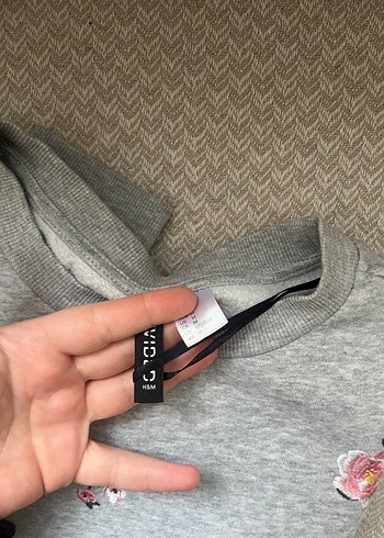 H&M Nakışlı Gri Kadın Sweatshirt - Görsel 2