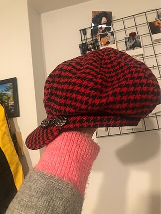 Kareli şapka