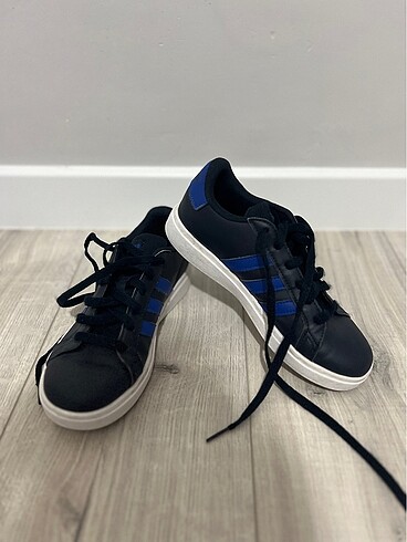 33 Beden Adidas çocuk spor ayakkabı