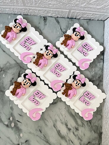 Minnie mouse magnet