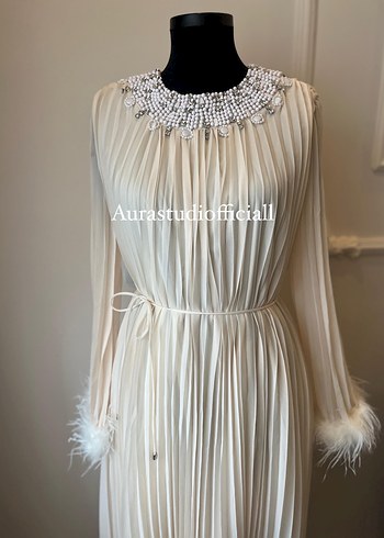 Uzun Piliseli ekru Elbisesi - Görsel 5