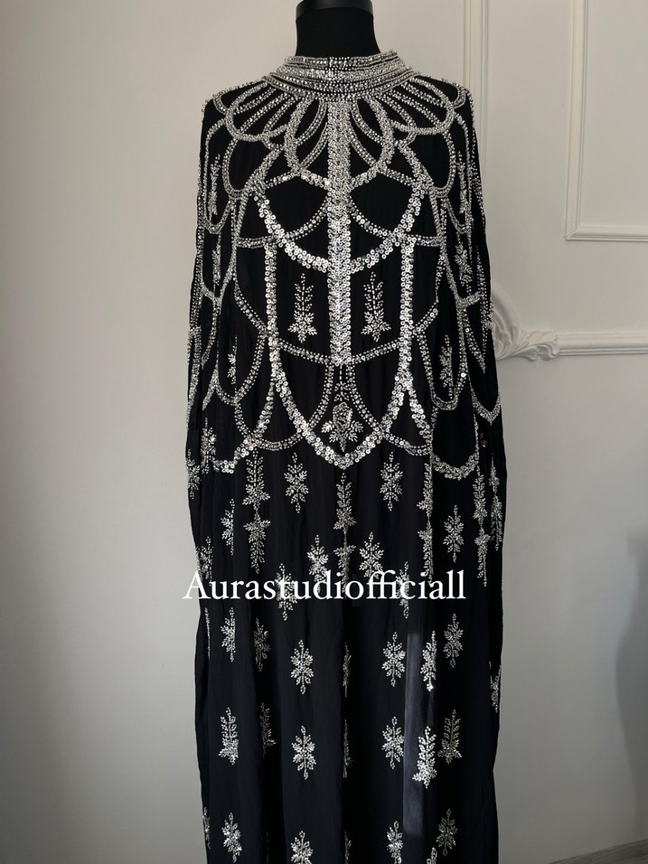 İthal boncuklu tasarım pelerin abaya - Görsel 3