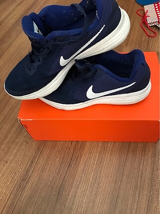 Nike erkek çocuk spor ayakkabısı