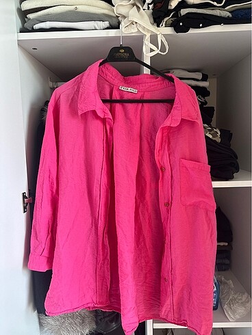 Pembe gömlek