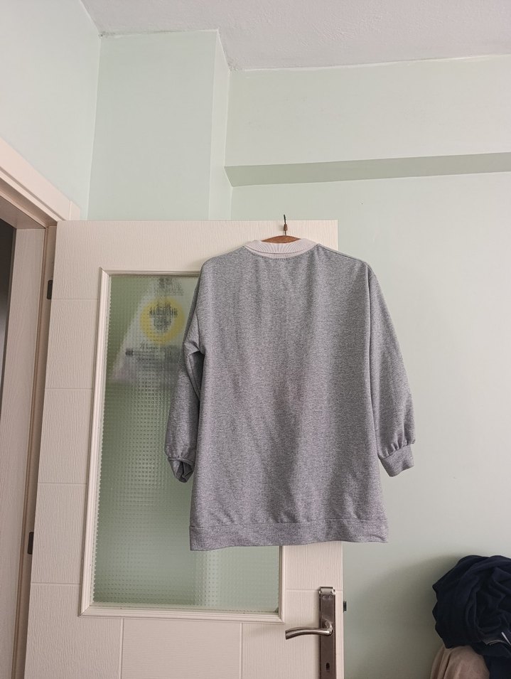 Oxford Baskılı Gri Kadın Sweatshirt - Görsel 3