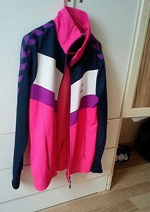 Hummel hummel m beden orjinaldir.