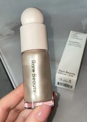 Rare Beauty Açık Bej Kapatıcı ve Aydınlatıcı