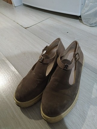 Kahverengi ayakkabı