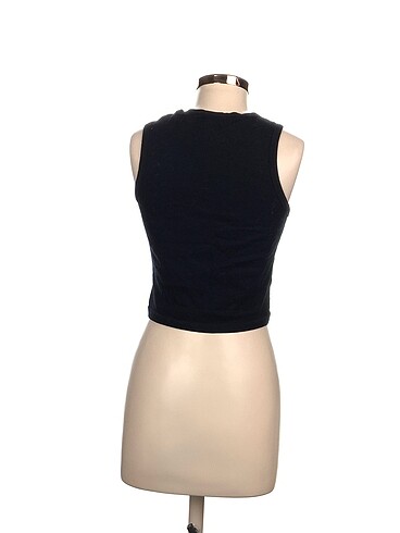 m Beden Urban Outfitters T-shirt %70 İndirimli.