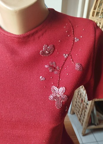 Sabri Özel İmzalı Bordo Nakışlı Kısa Kollu Triko Bluz - Görsel 2