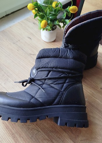 Sıfır Siyah Kadın Bot - Görsel 2