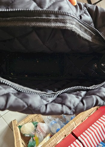 Flo Siyah Paraşüt Kapitone Omuz Çantası - Görsel 6