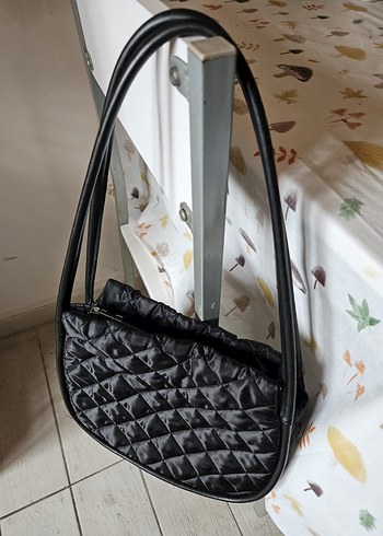 Flo Siyah Paraşüt Kapitone Omuz Çantası - Görsel 2