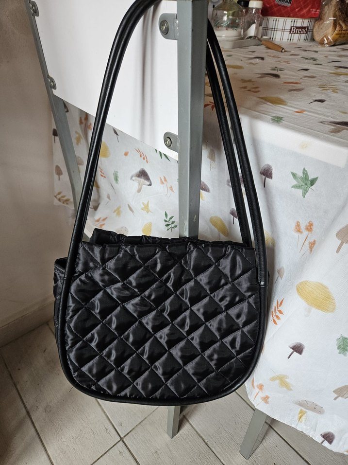 Flo Siyah Paraşüt Kapitone Omuz Çantası - Görsel 3