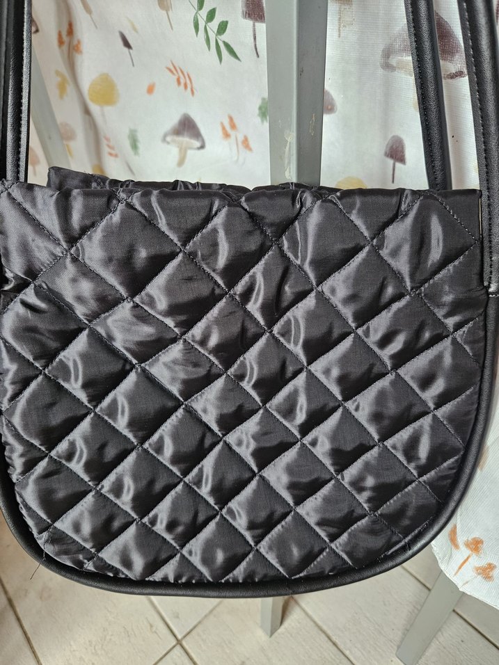 Flo Siyah Paraşüt Kapitone Omuz Çantası - Görsel 5