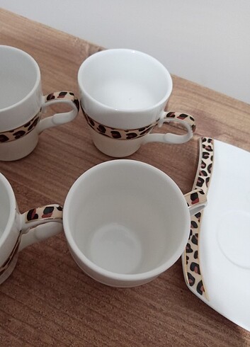 Leopar desenli fincan