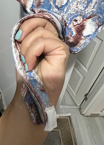 Diğer Düğmeli V Yakalı Kadın Kolsuz Bluz