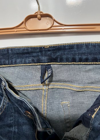 Kadın Lacivert Kemerli Dar Kesim Midi Kot Pantolon - Görsel 4