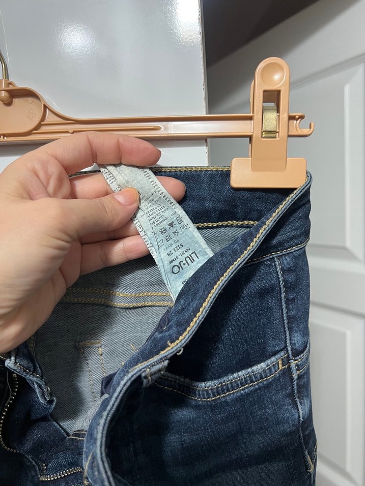 Kadın Lacivert Kemerli Dar Kesim Midi Kot Pantolon - Görsel 3