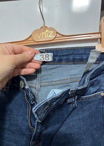 Kadın Mavi Denim Kemerli Sıkı Kesim Jean - Görsel 4