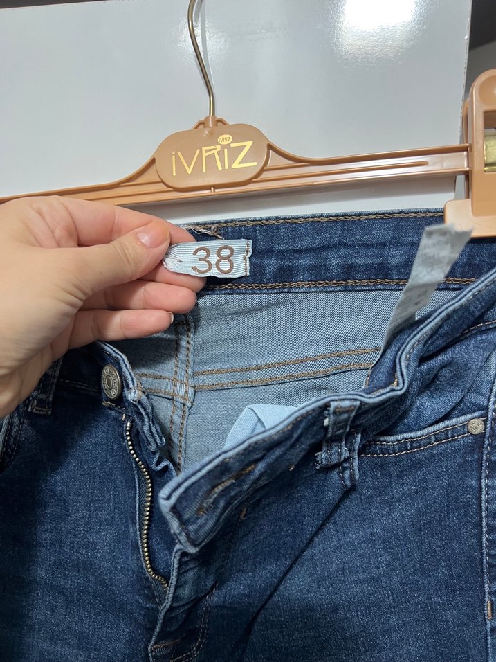 Kadın Mavi Denim Kemerli Sıkı Kesim Jean - Görsel 4