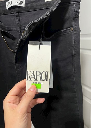 Kadın Siyah Baskılı Kemerli Dar Kesim Jean - Görsel 4