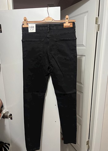 Kadın Siyah Baskılı Kemerli Dar Kesim Jean - Görsel 5