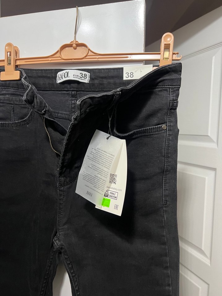 Kadın Siyah Baskılı Kemerli Dar Kesim Jean - Görsel 2