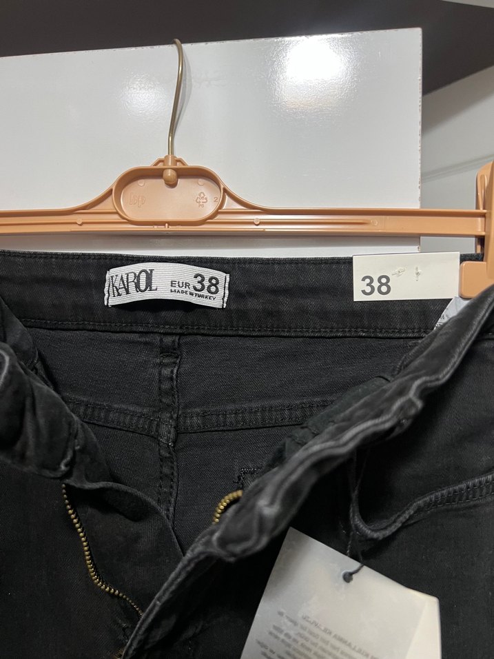 Kadın Siyah Baskılı Kemerli Dar Kesim Jean - Görsel 3