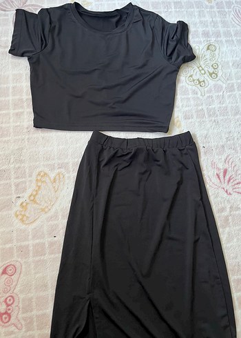 Siyah Midi Etek ve Tişört Takımı