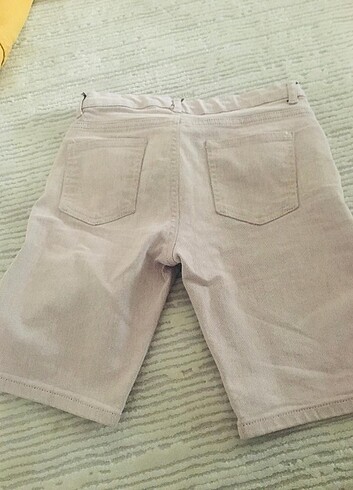 10 Yaş Beden beyaz Renk Lcwaikiki kısa kot pantolon